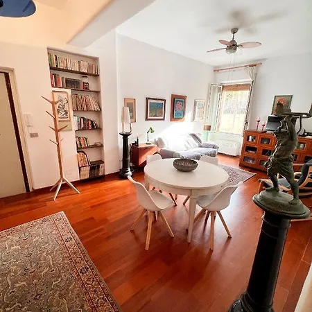 Living In Vatican Apartment Rom